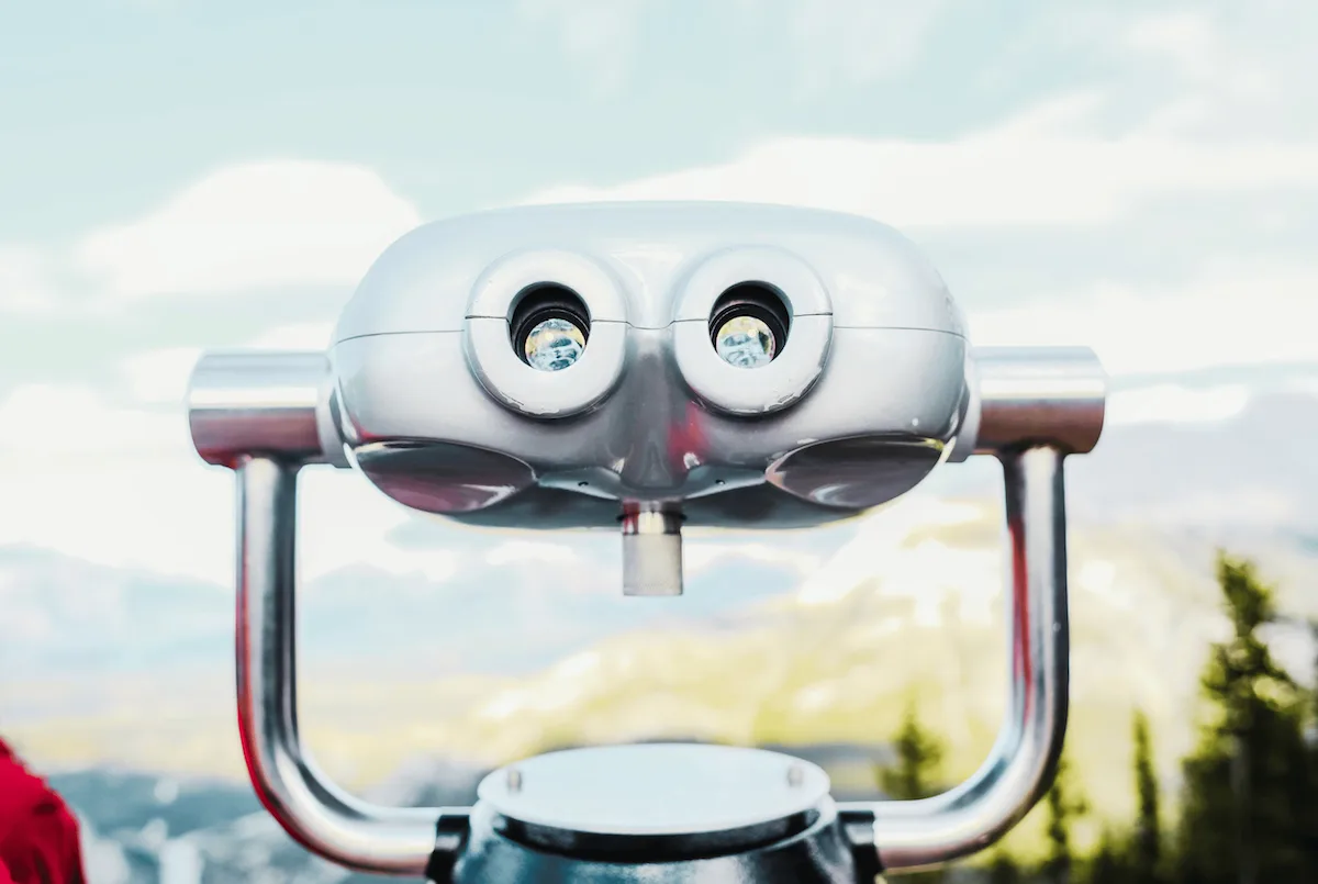 BrandAudit Binocular viewer that looks like a robot